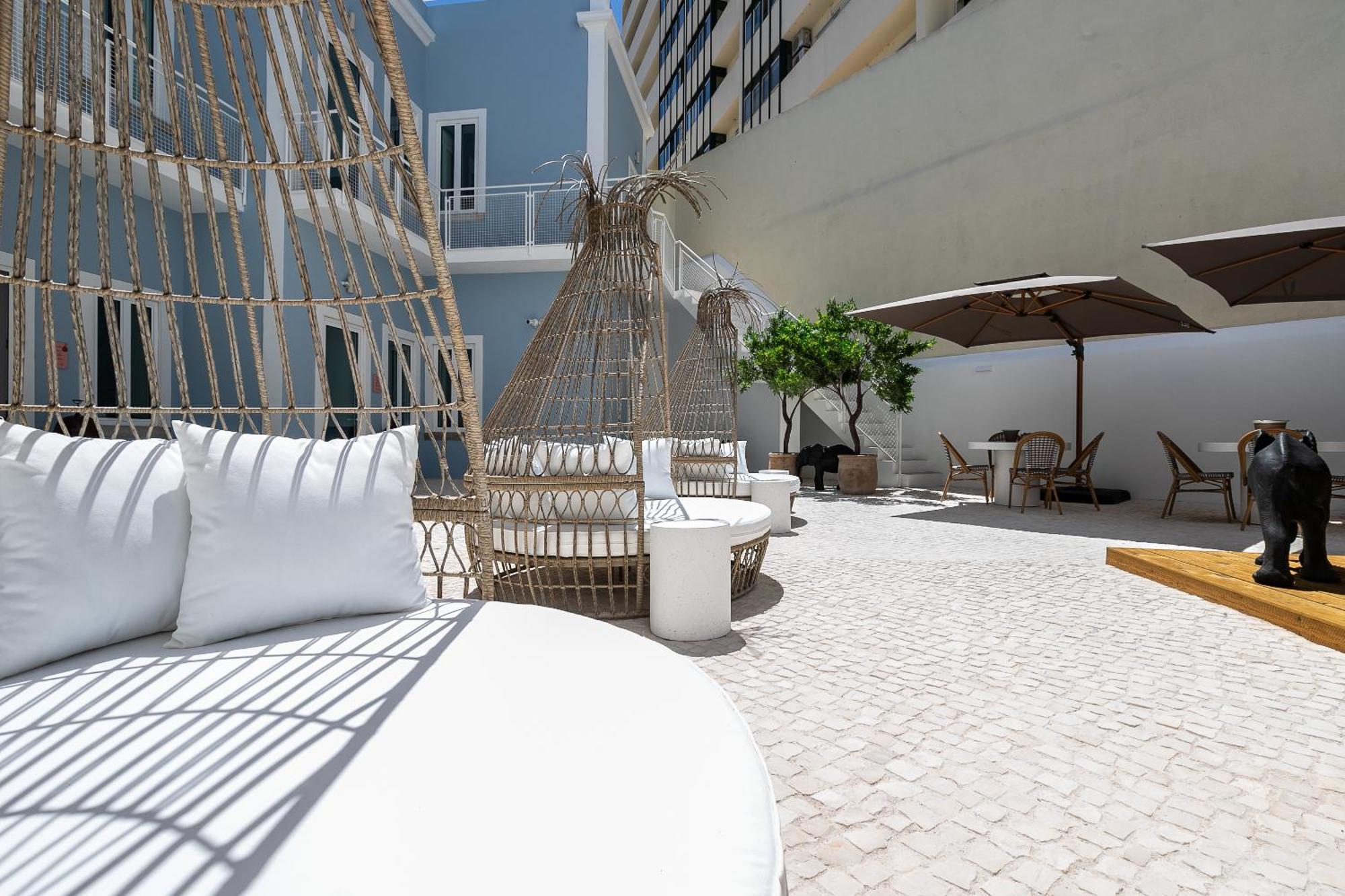 Dona Simone Boutique Suites & Studios - By @ Rita'S Place 法鲁区 外观 照片