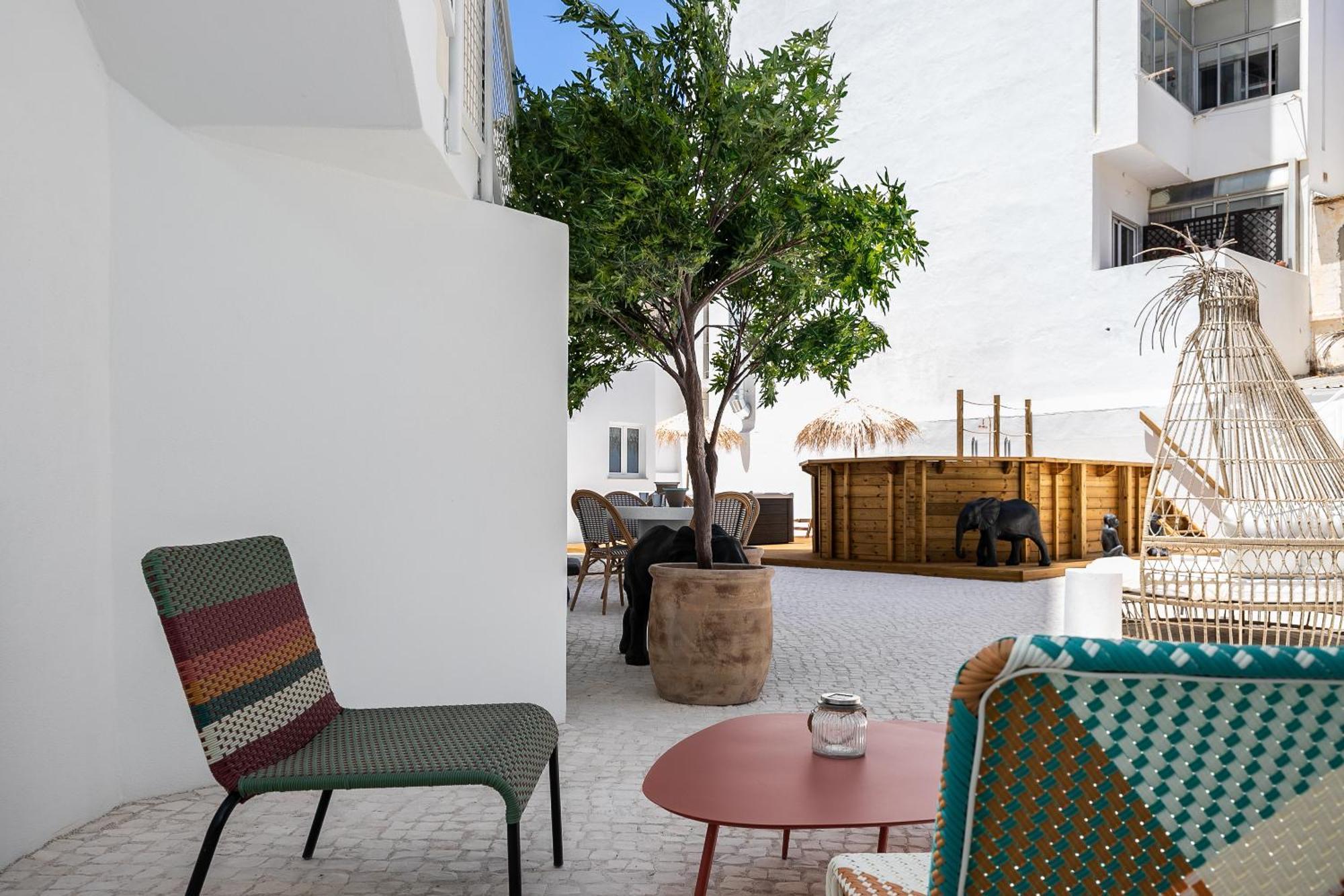 Dona Simone Boutique Suites & Studios - By @ Rita'S Place 法鲁区 外观 照片